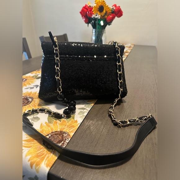 Badgley Mischka Black Sequin Messenger Pearl Crossbody Bag - NEW W/ TAGS - Picture 3 of 5